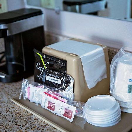 Super 8 By Wyndham Holbrook Hotel Екстериор снимка