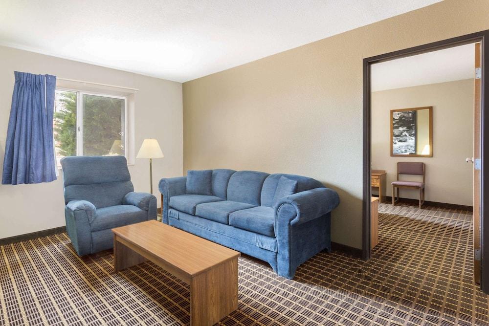 Super 8 By Wyndham Holbrook Hotel Екстериор снимка